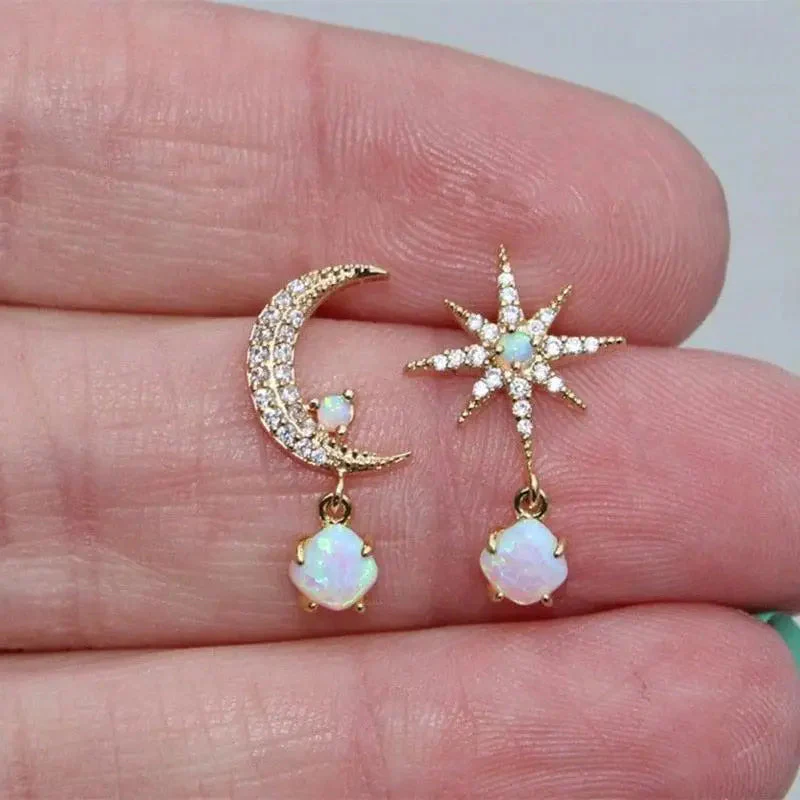 Moon and Star Earrings made of Gold and Opal - Image 3